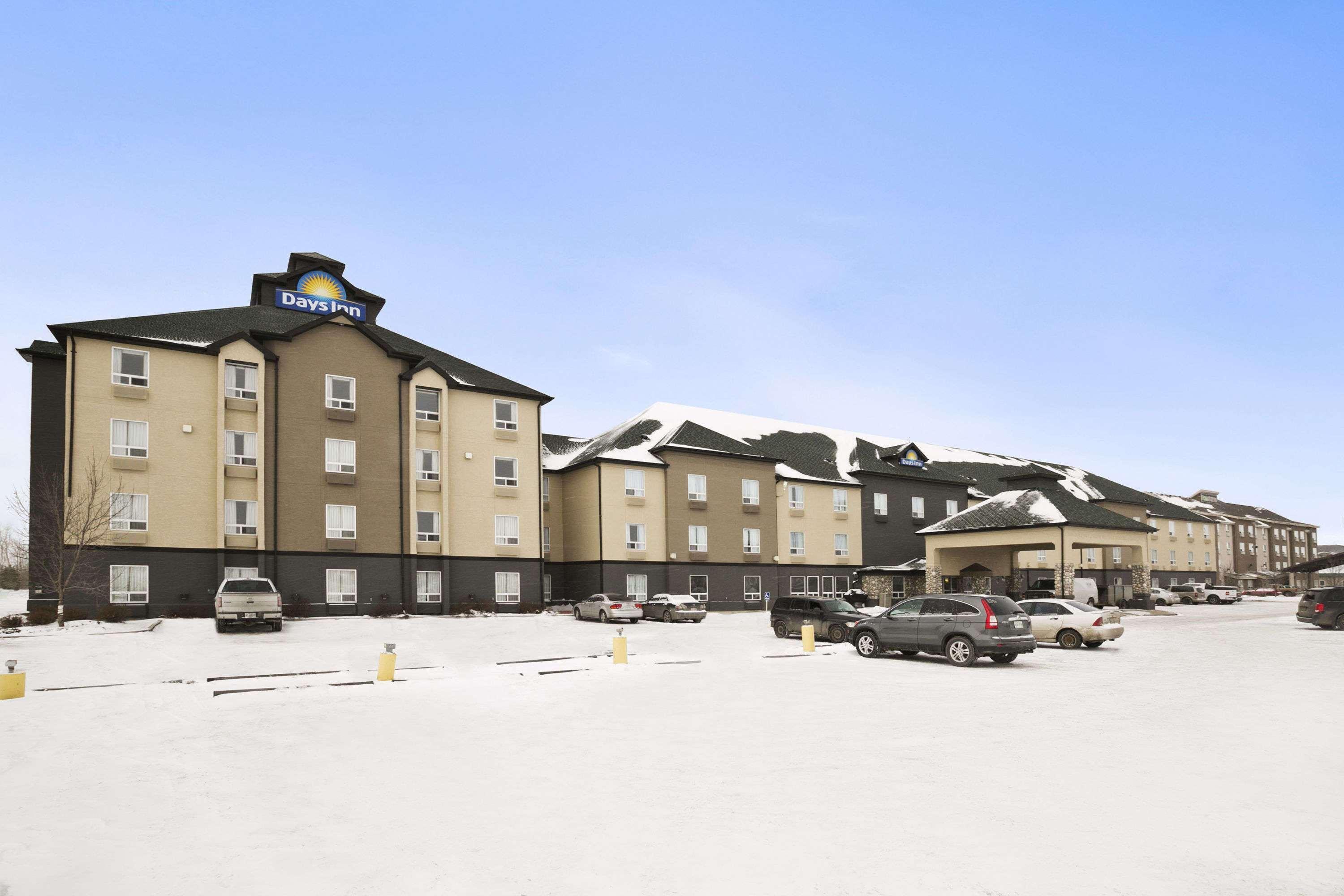 Days Inn By Wyndham Риджайна Экстерьер фото
